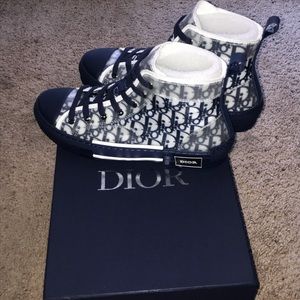 Christian Dior Oblique 23